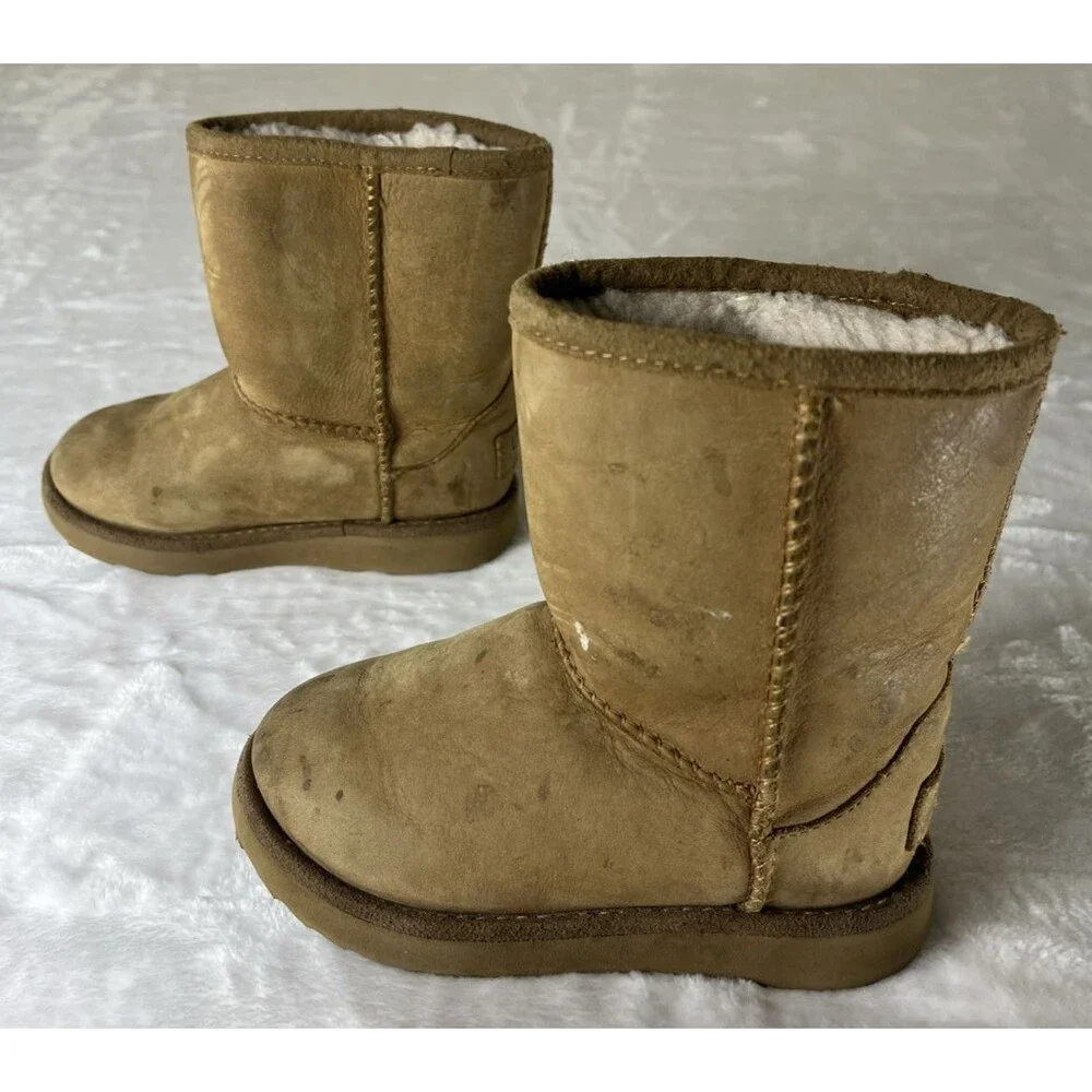 UGG Classic Little Girls Boots Tan Brown Shearling Lined Size 8